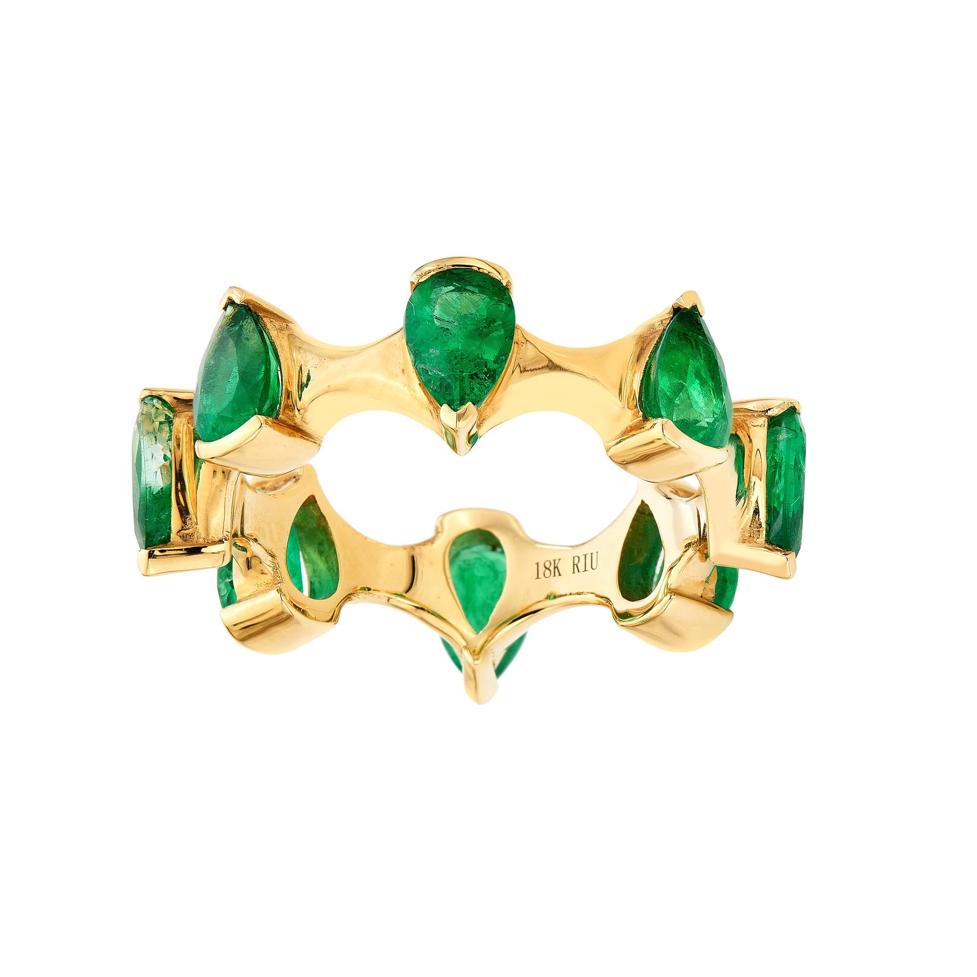 RUCHI Alternating Pear-Shaped Colombian Emerald Yellow Gold Ring For Sale