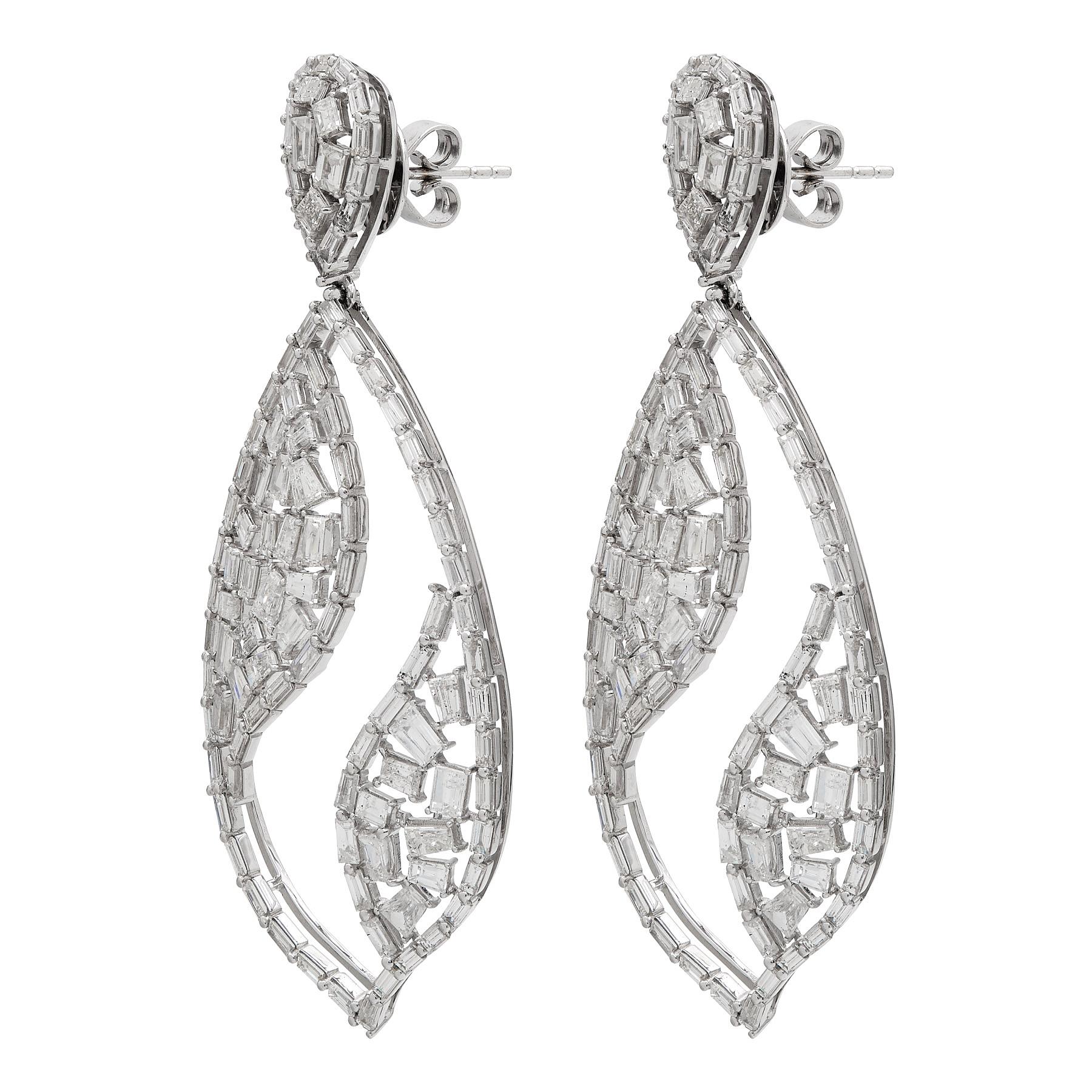 18K White Gold
Diamonds: 9.43ct total weight.
All diamonds are G-H/SI stones.