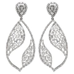 RUCHI Boucles d'oreilles chandelier en or blanc avec diamants baguettes