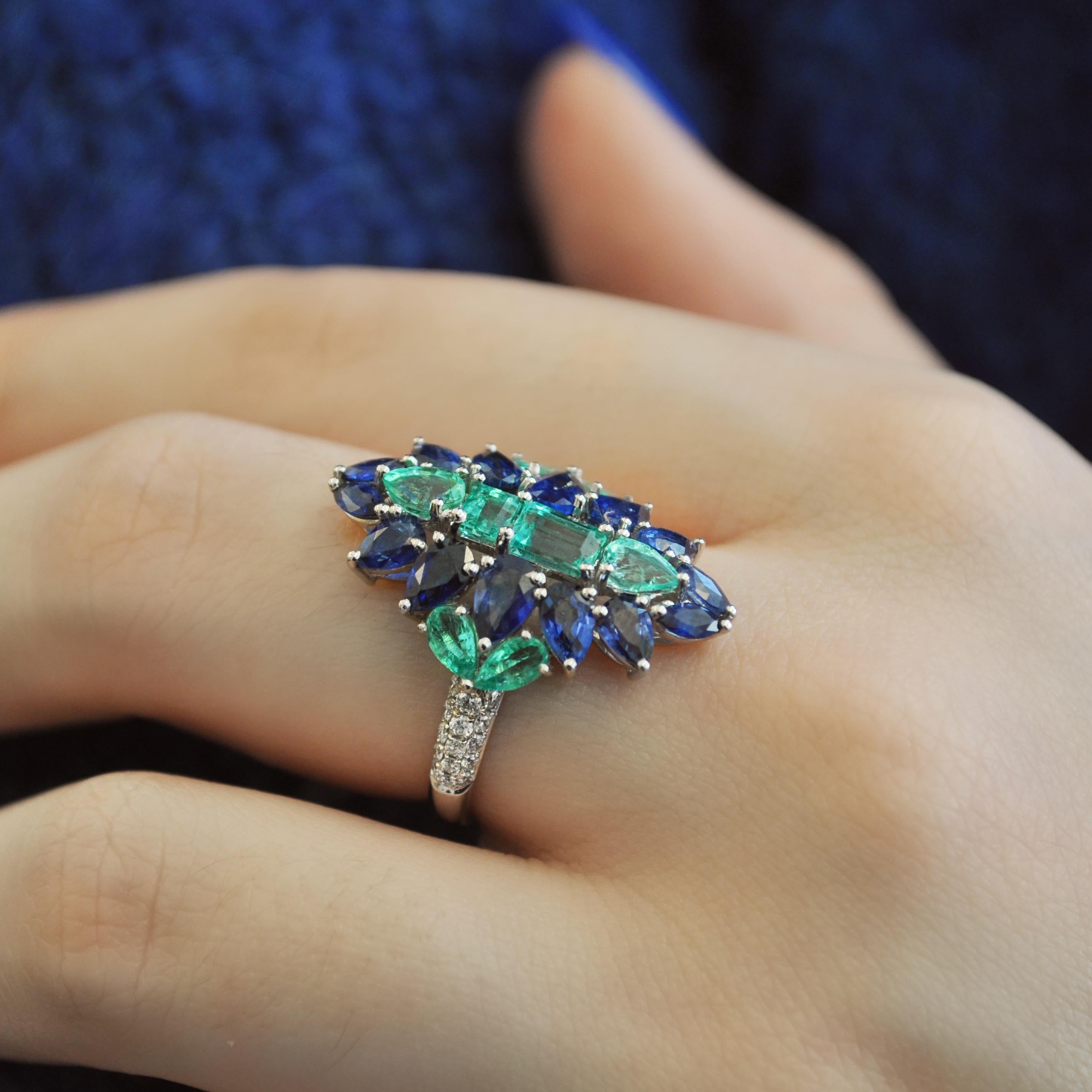 Contemporary RUCHI Blue Sapphire, Colombian Emerald & Diamond White Gold Cocktail Ring For Sale