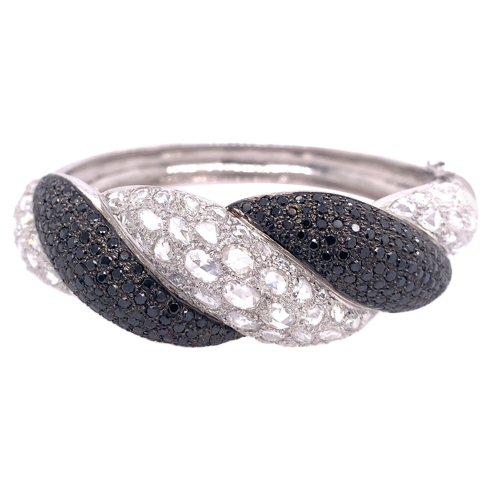RUCHI Brilliante nero e diamante bianco taglio rosa in oro bianco Bangle intrecciato