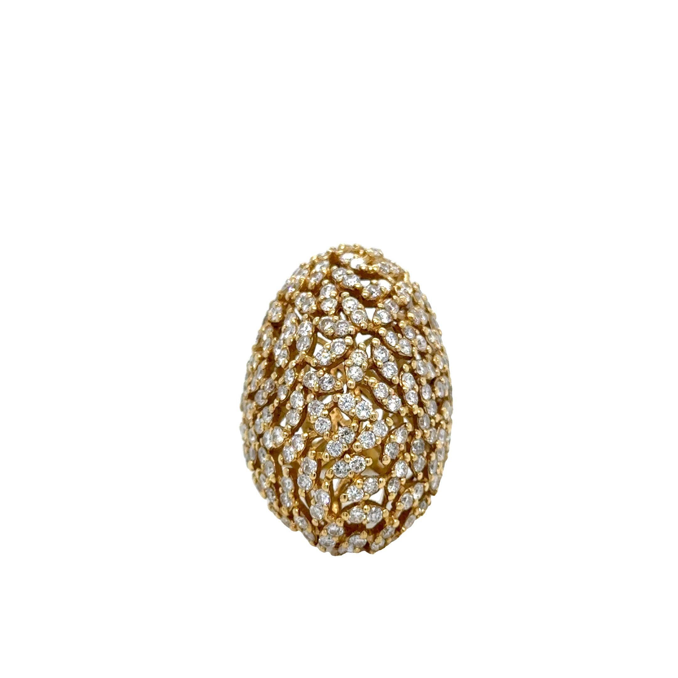 18K Yellow Gold
Diamonds: 3.64ct total weight.
All diamonds are G-H/SI stones.
Width - is approximately 3.5cm/1.38inches.