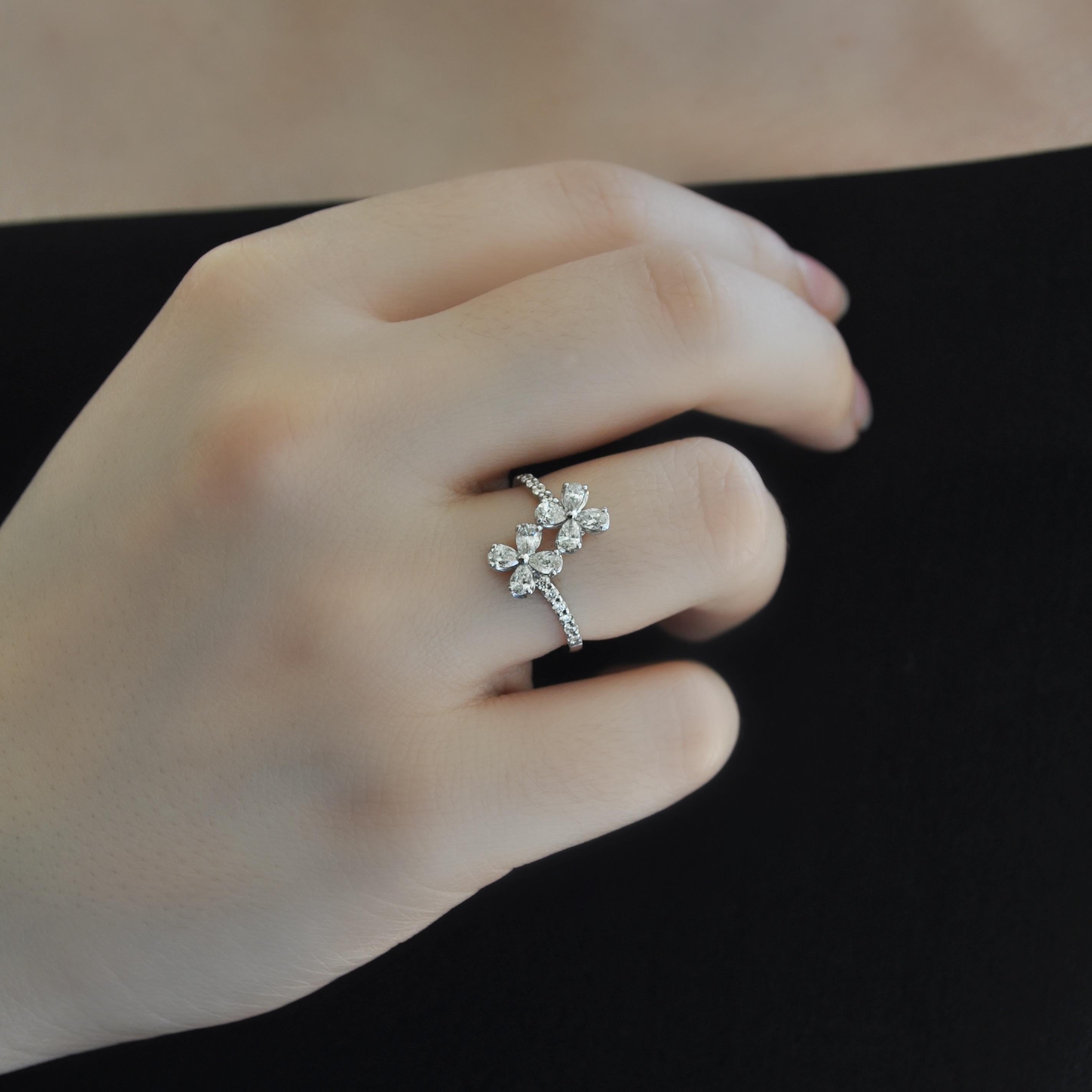 RUCHI Bypass-Ring, Diamant Weißgold Blume, RUCHI Diamant (Zeitgenössisch) im Angebot