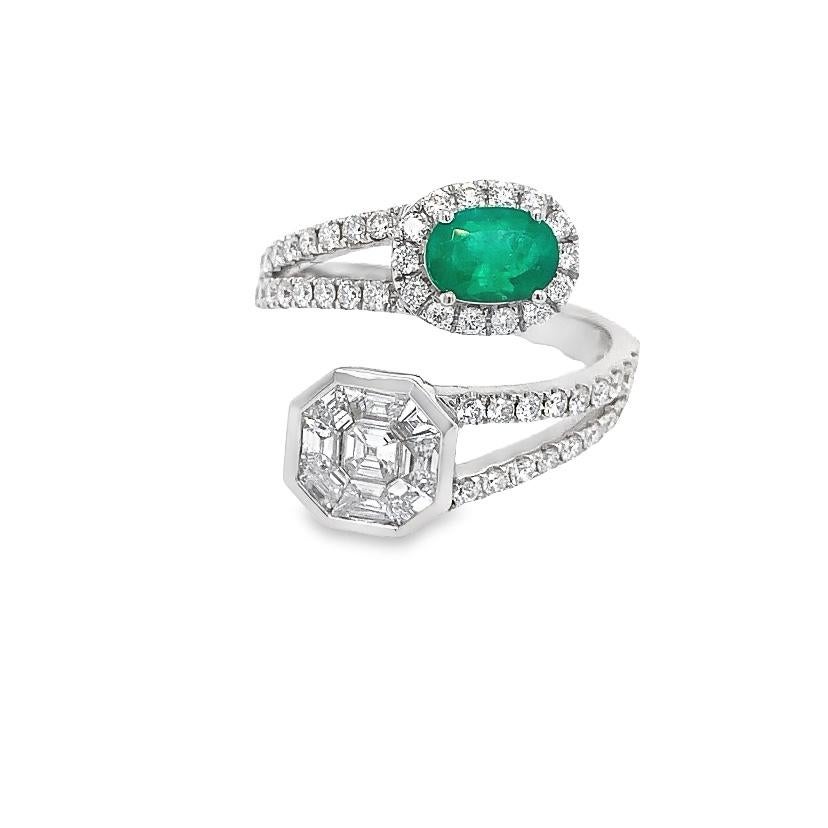 Contemporaneo RUCHI Anello Bypass con smeraldo e diamante composito taglio Asscher in oro bianco in vendita