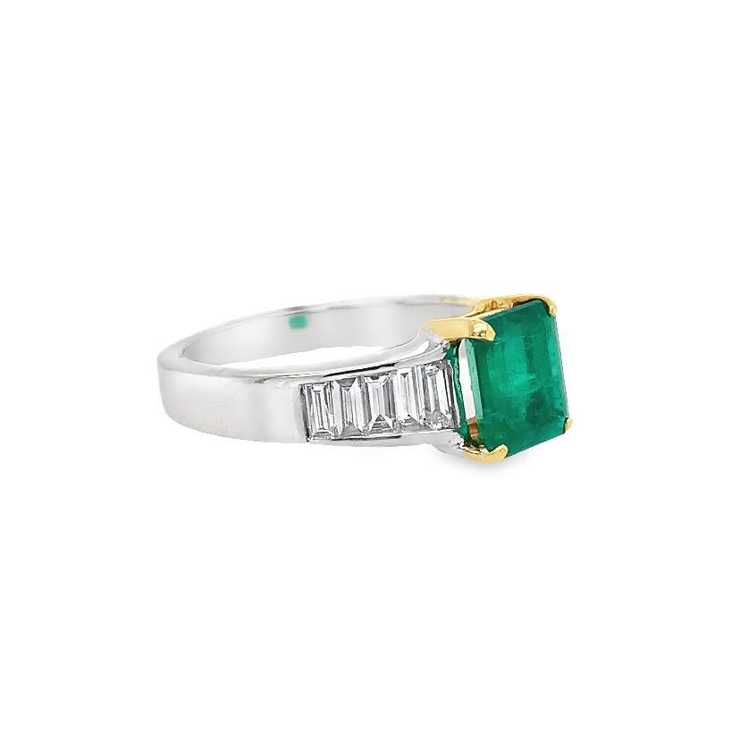 RUCHI Emerald and Diamond Two-Tone Gold Cocktail Ring In New Condition For Sale In New York, NY