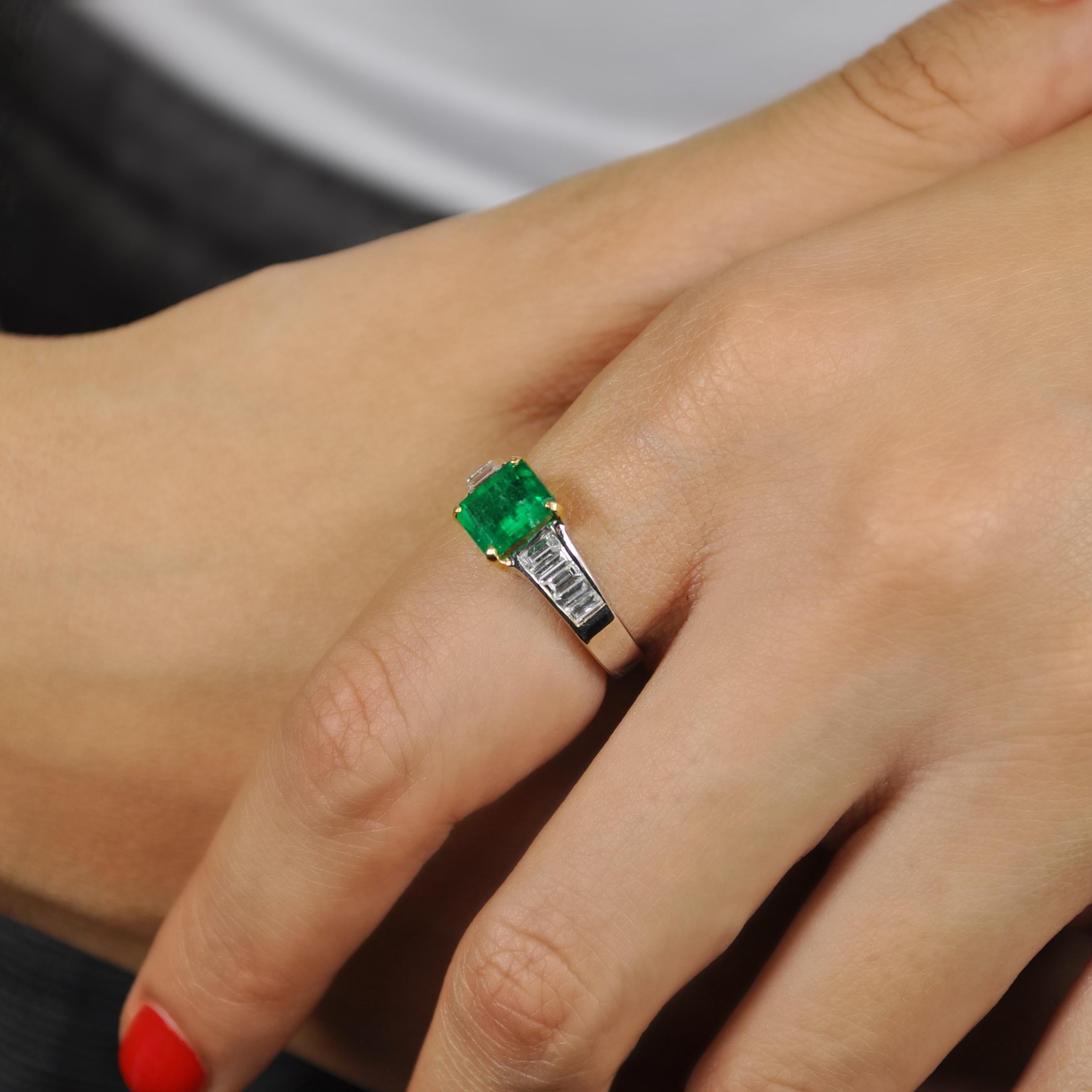 RUCHI Emerald and Diamond Two-Tone Gold Cocktail Ring For Sale 1