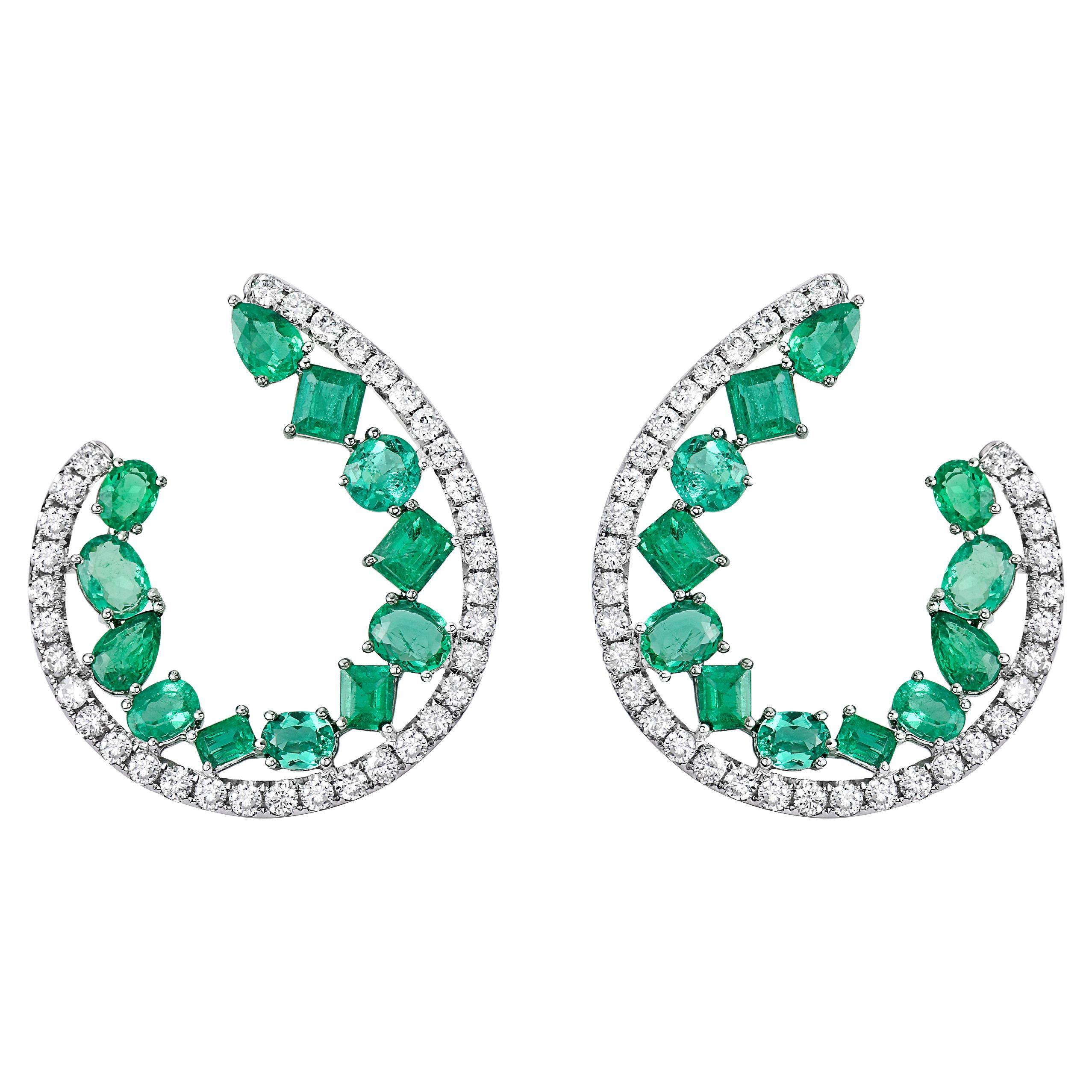 RUCHI Smaragd und Diamant Weißgold C-förmiger Ohrring