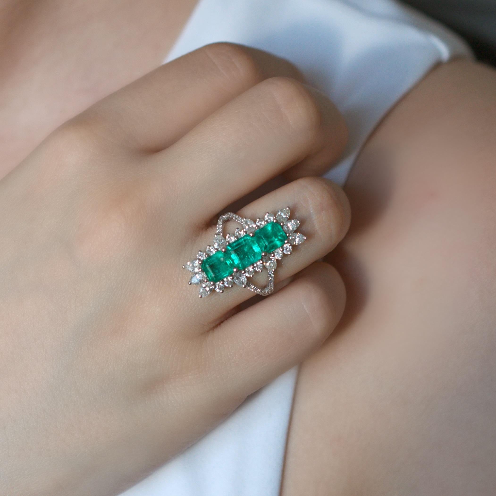RUCHI Colombian Emerald & Diamond White Gold Elongated Cocktail Ring In New Condition For Sale In New York, NY