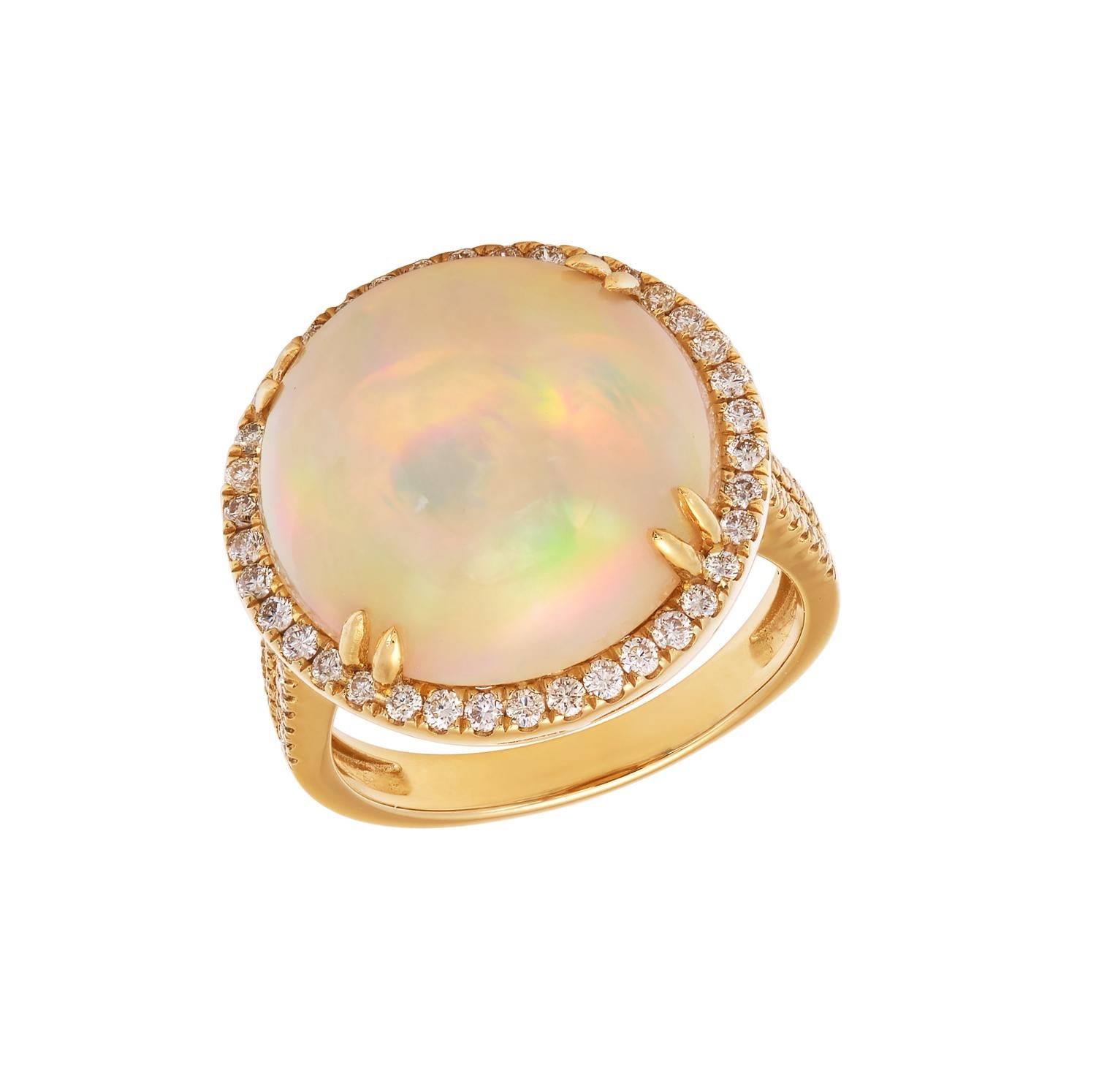 18K Gelbgold
Äthiopischer Opal: 7.25ct Gesamtgewicht. 
Diamanten: 0,54ct Gesamtgewicht.
Alle Diamanten sind G-H/SI-Steine.
