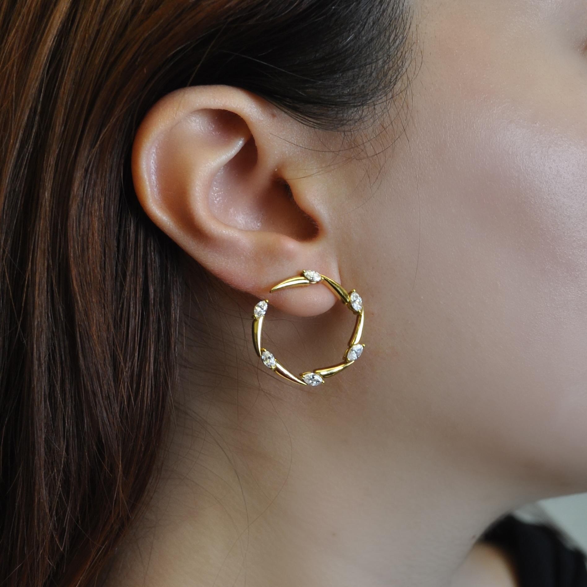 RUCHI Boucles d'oreilles en forme de C en or jaune avec diamants taille marquise Neuf - En vente à New York, NY