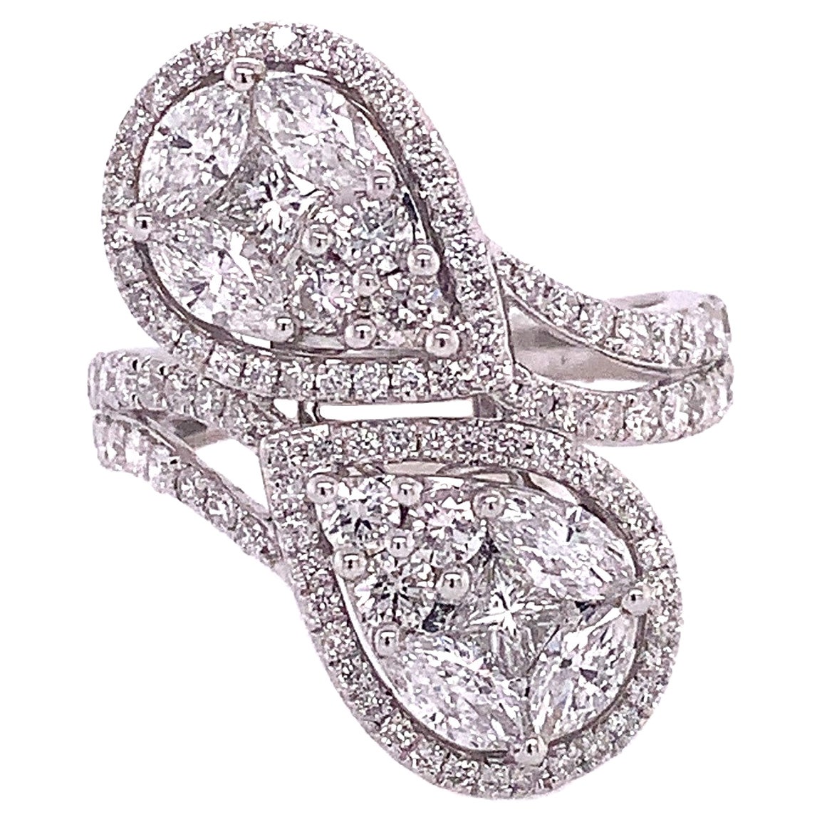 RUCHI Anillo de oro blanco de doble pera con diamantes de formas mixtas