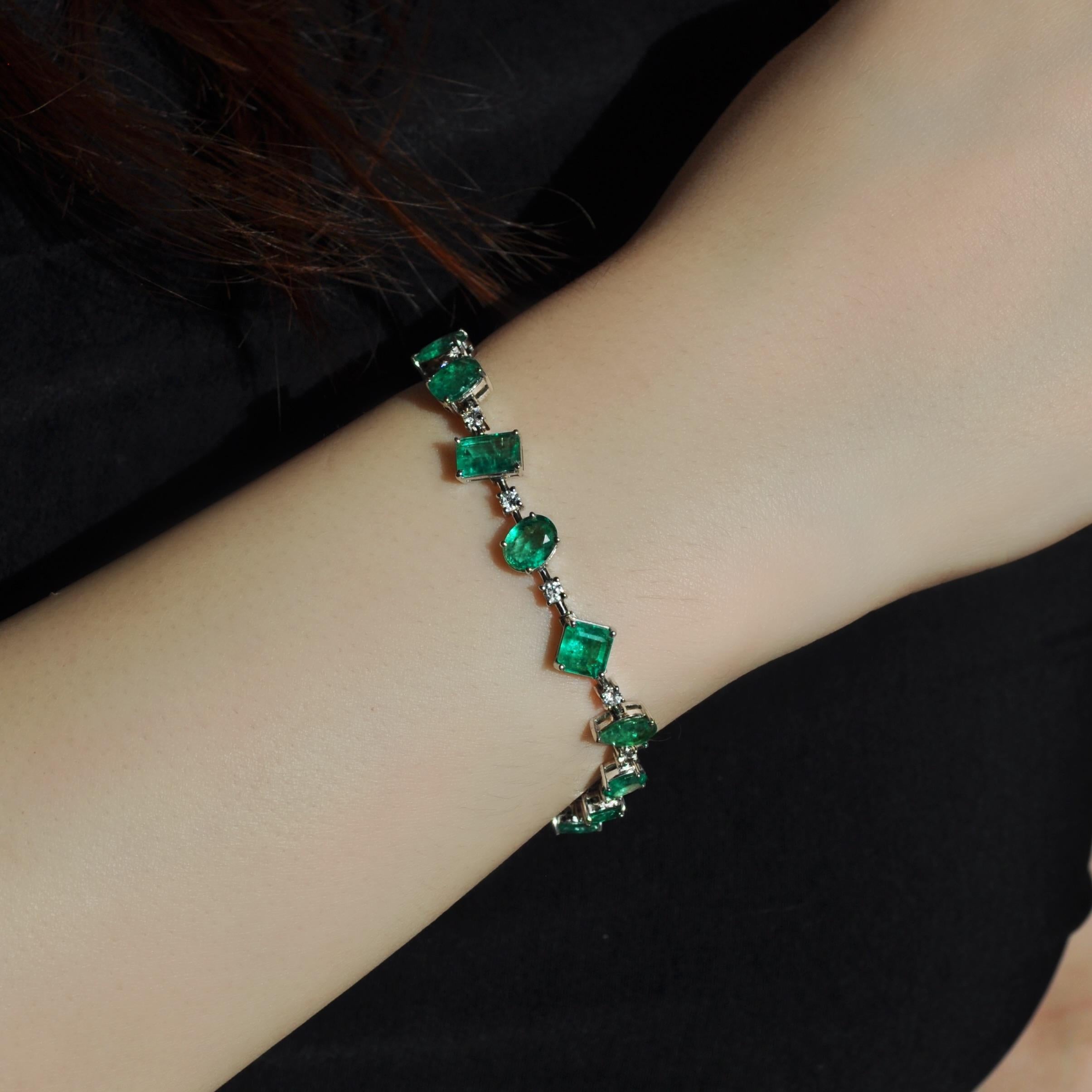 RUCHI Mixed-Shape Emerald and Diamond White Gold Bracelet In New Condition For Sale In New York, NY