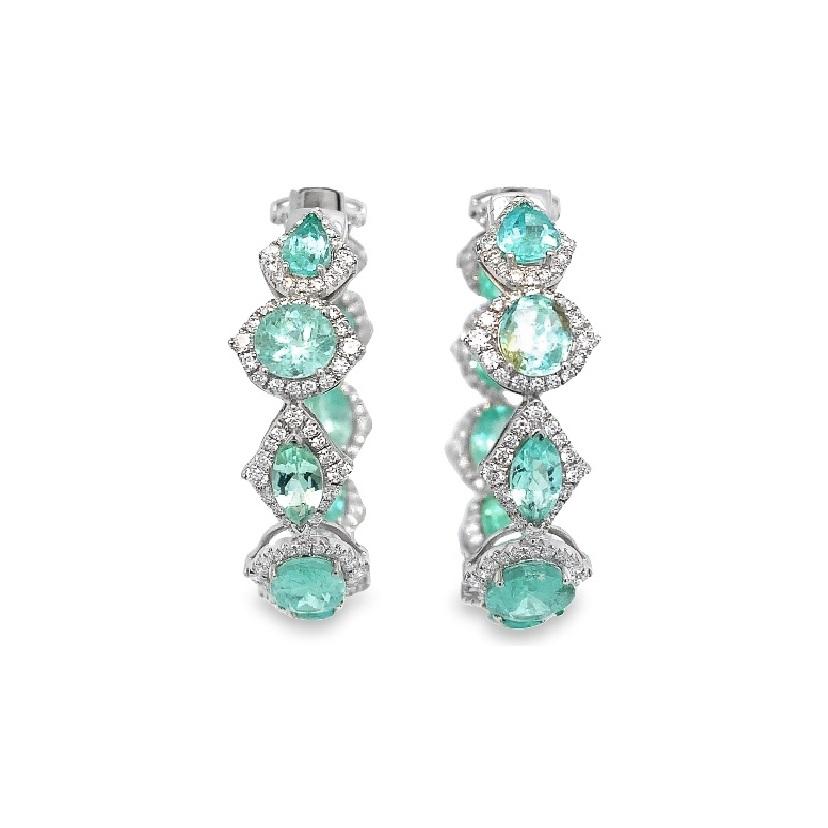 Diese Ohrringe aus 18-karätigem Weißgold mit Pushback-Verschluss sind mit ihren Paraiba-Edelsteinen in Mischform und einer brillanten Diamantkontur das perfekte Sommeraccessoire.

18K Weißgold
Paraiba - 12.12 Ct
Diamant - 2,12 Karat

Diamanten sind