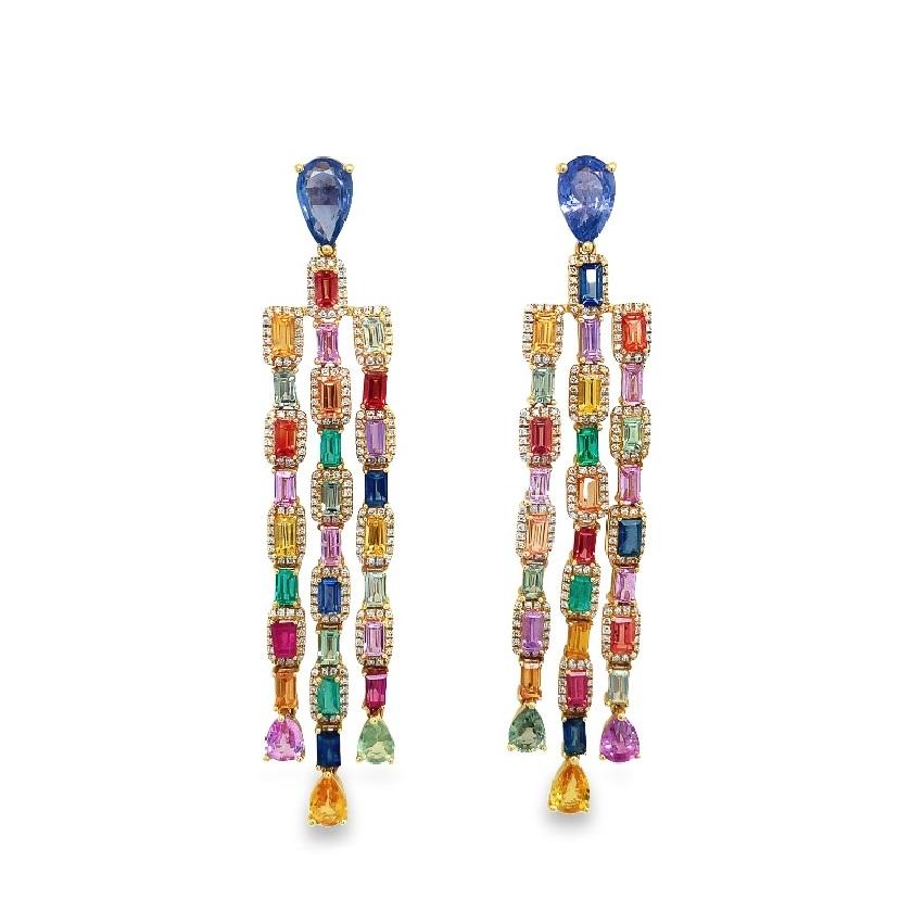 Con zafiros multicolores de formas mixtas y delicados detalles de diamantes, estos pendientes colgantes de oro amarillo de 18 quilates con cierre a presión son una adición ligera y lujosa a tu colección de joyas.

oro amarillo de 18 quilates
Zafiros