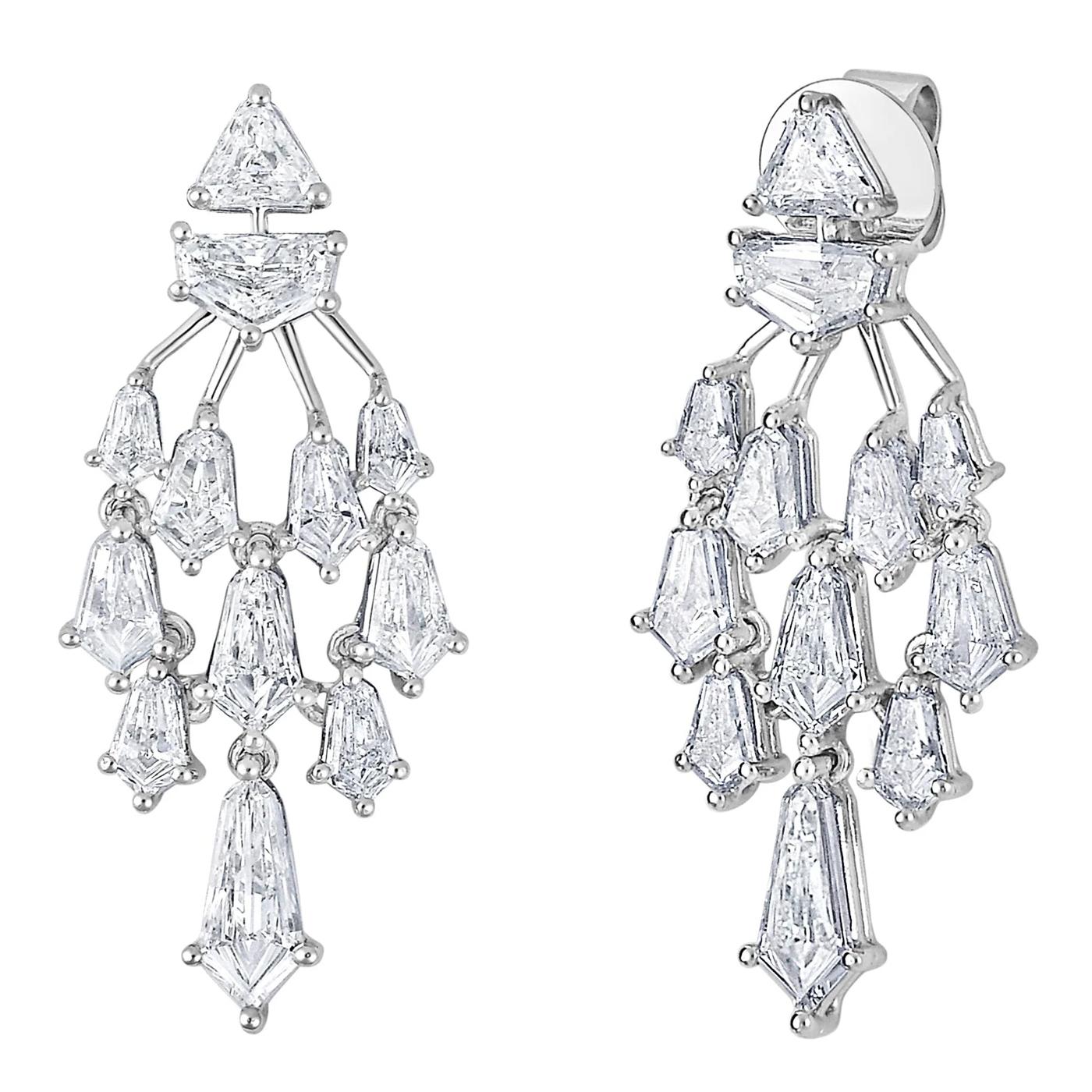 Gli orecchini Devi Diamond Chandelier sono un gioiello di spicco della collezione 