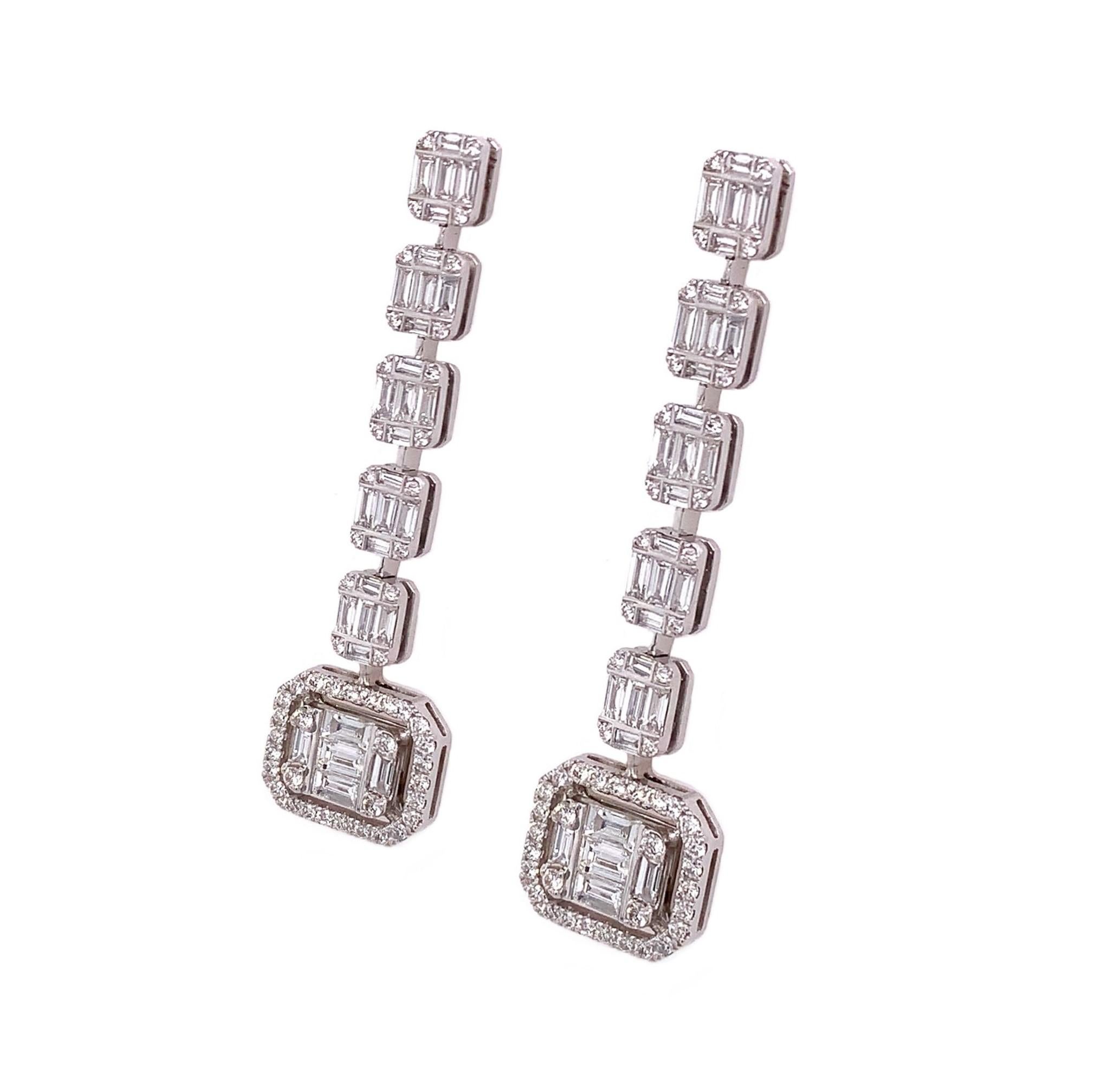 Baguette Collection

Baguette Diamond dangle earrings set in 18K White Gold.

Diamond: 1.85ct total weight.
All diamonds are G-H/SI stones.
