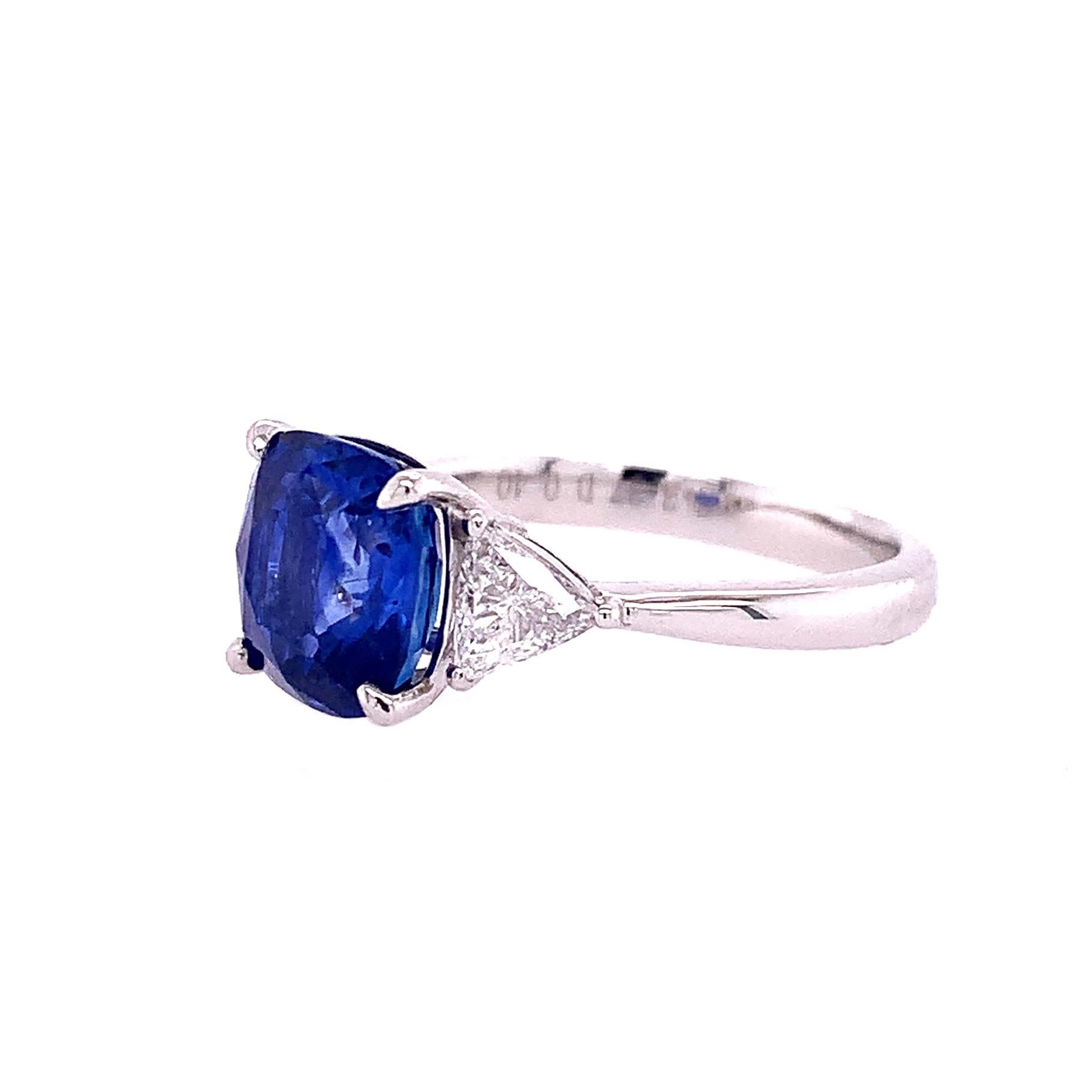 Cushion blue Sapphire center stone with triangle shape diamonds ring set in Platinum. 

Ring size: 6.5U.S.
Blue Sapphire : 3.37ct total weight.
Diamond : 0.40ct total weight.
All diamonds are G-H/SI stones.
