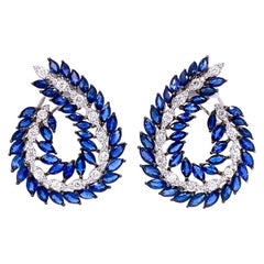 Ruchi New York C-förmige Ohrringe mit blauem Saphir und Diamanten