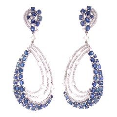 RUCHI Boucles d'oreilles chandelier en or blanc, saphir bleu et diamants