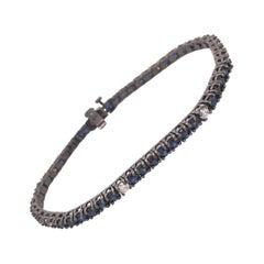 RUCHI Schwarzes Rhodium-Tennisarmband mit blauem Saphir im Brillantschliff und Diamanten