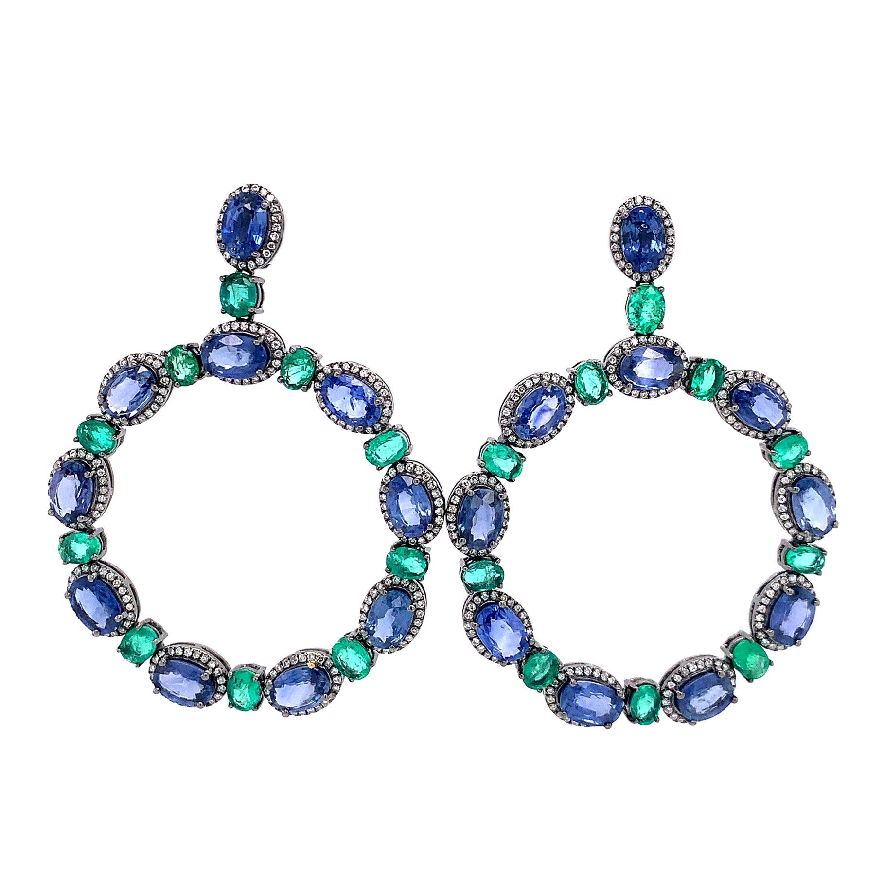 RUCHI Ohrhänger aus schwarzem Rhodium mit blauem Saphir, Smaragd und Diamant im Angebot