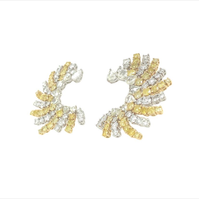 RUCHI Gelb- und Weißdiamanten im Rosenschliff, zweifarbig, C-förmiger Ohrring aus Gold (Zeitgenössisch) im Angebot