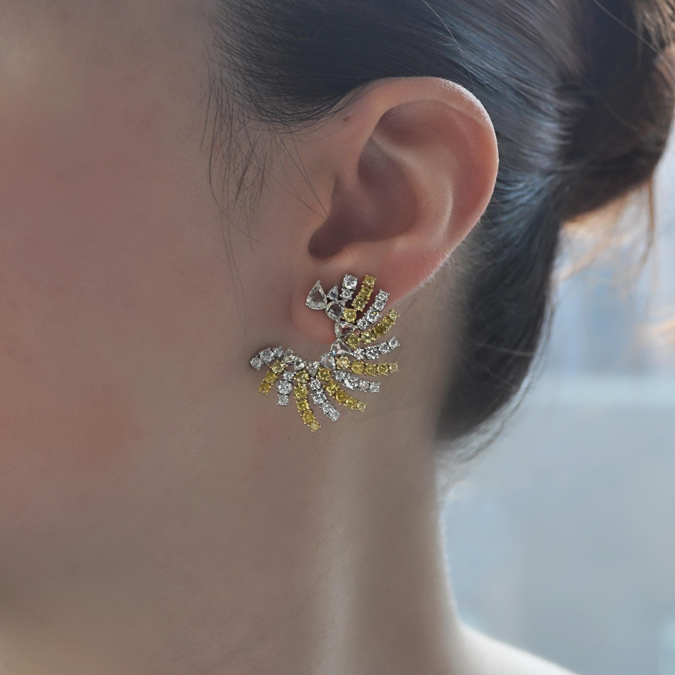 RUCHI Gelb- und Weißdiamanten im Rosenschliff, zweifarbig, C-förmiger Ohrring aus Gold (Gemischter Schliff) im Angebot