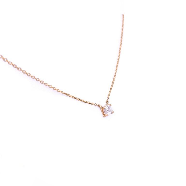 Contemporain RUCHI Collier solitaire « Dainty » en or jaune avec diamants taille émeraude en vente