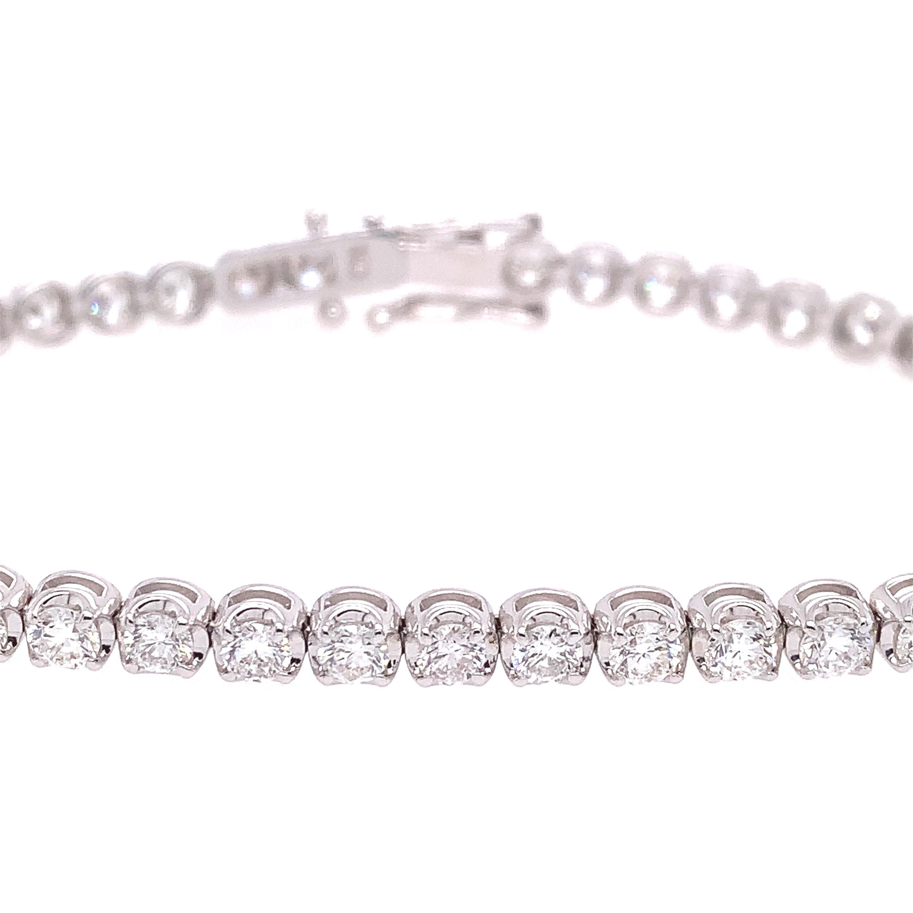 Scintillate Collection

This elegant crown set bracelet adds a touch of radiance and grace to everyday life as it sparkles with 45 brilliant Diamonds totaling 4.46 carats set in exquisite White Gold