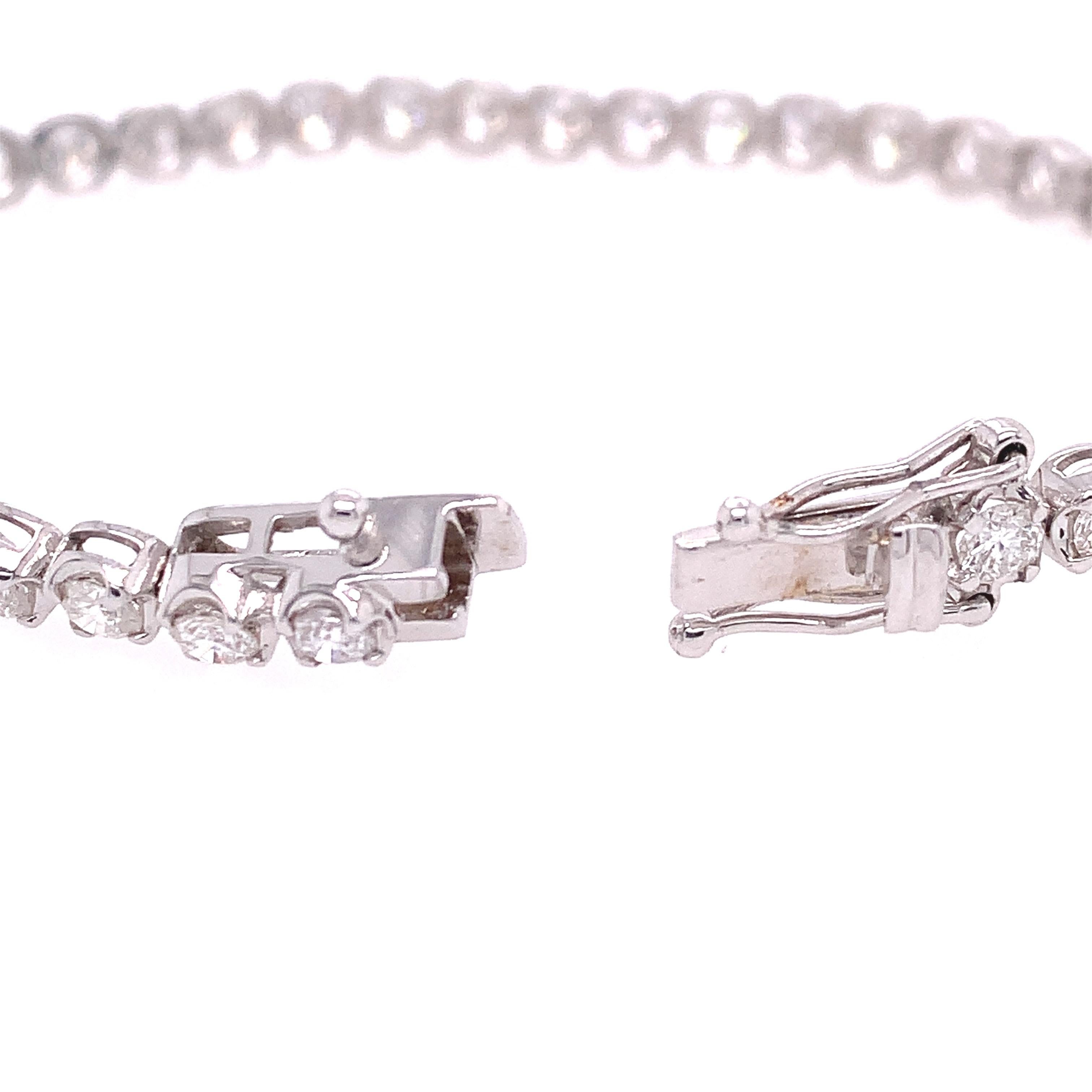 Round Cut Ruchi New York Crown Set Diamond Bracelet For Sale