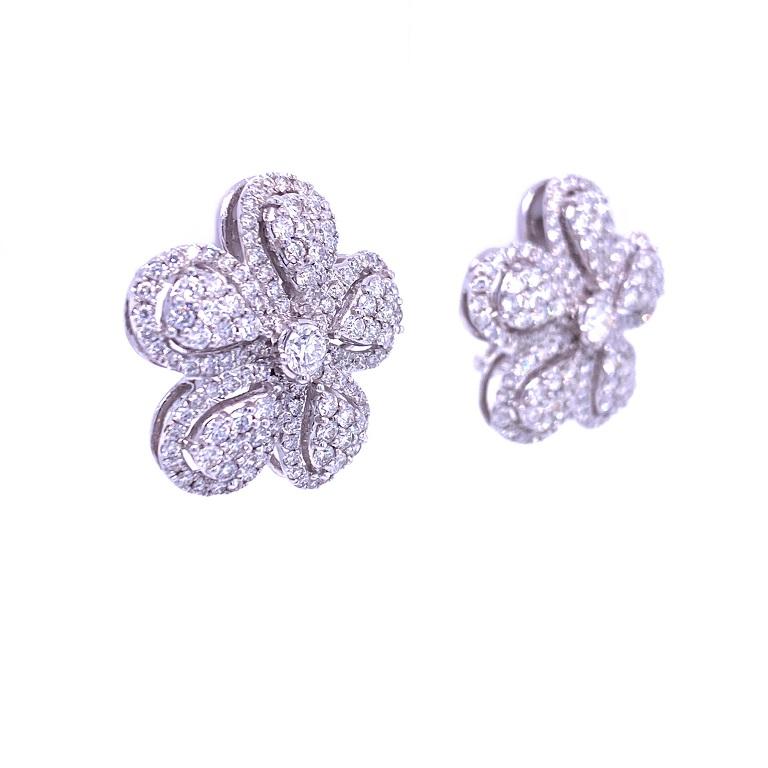 Scintillation Collection

Large Diamond flower stud earrings set in 18K white gold.  

Diamonds: 2.95ct total weight.
All diamonds are G-H/SI stones.