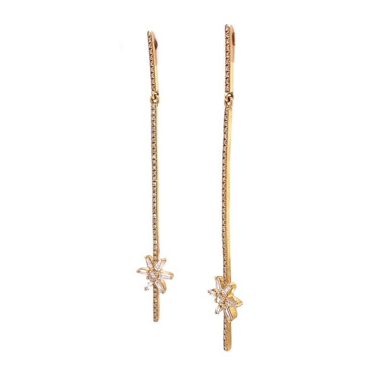 Scintillation Collection

Starburst bar drop earrings set in 18k yellow gold. 

Diamonds: 0.70ct total weight.
All diamonds are G-H/SI stones.