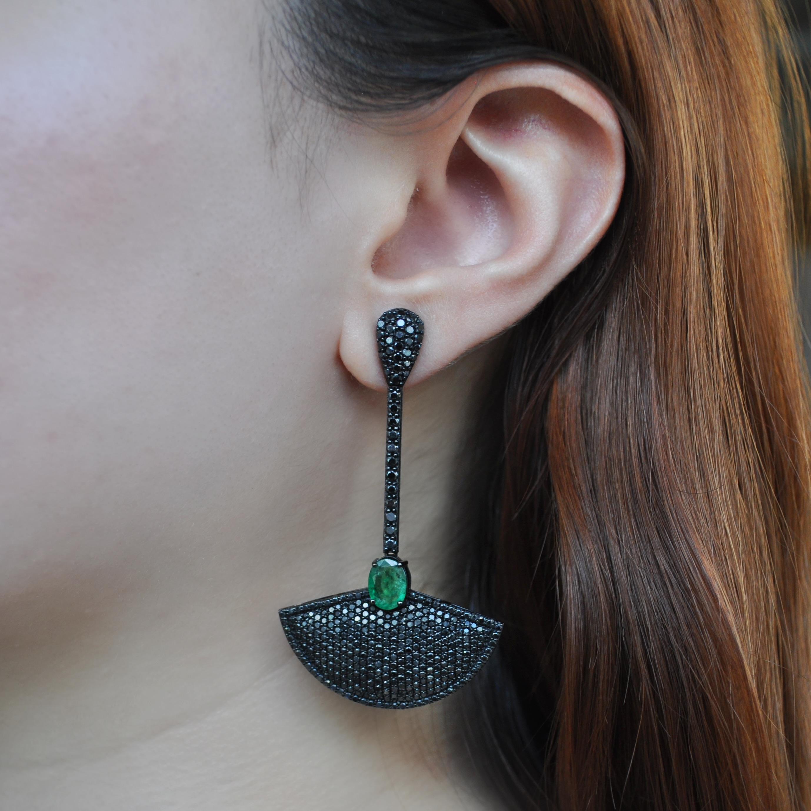 RUCHI Emerald and Black Diamond Pavé Black Rhodium Drop Earrings In New Condition For Sale In New York, NY