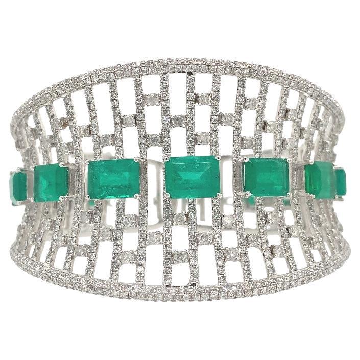 RUCHI Colombian Emerald with Diamond Pavé White Gold Bangle For Sale