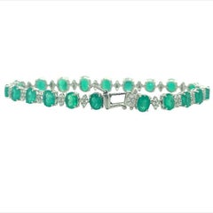 RUCHI Bracelet en or blanc avec émeraudes de Colombie ovales et diamants brillants
