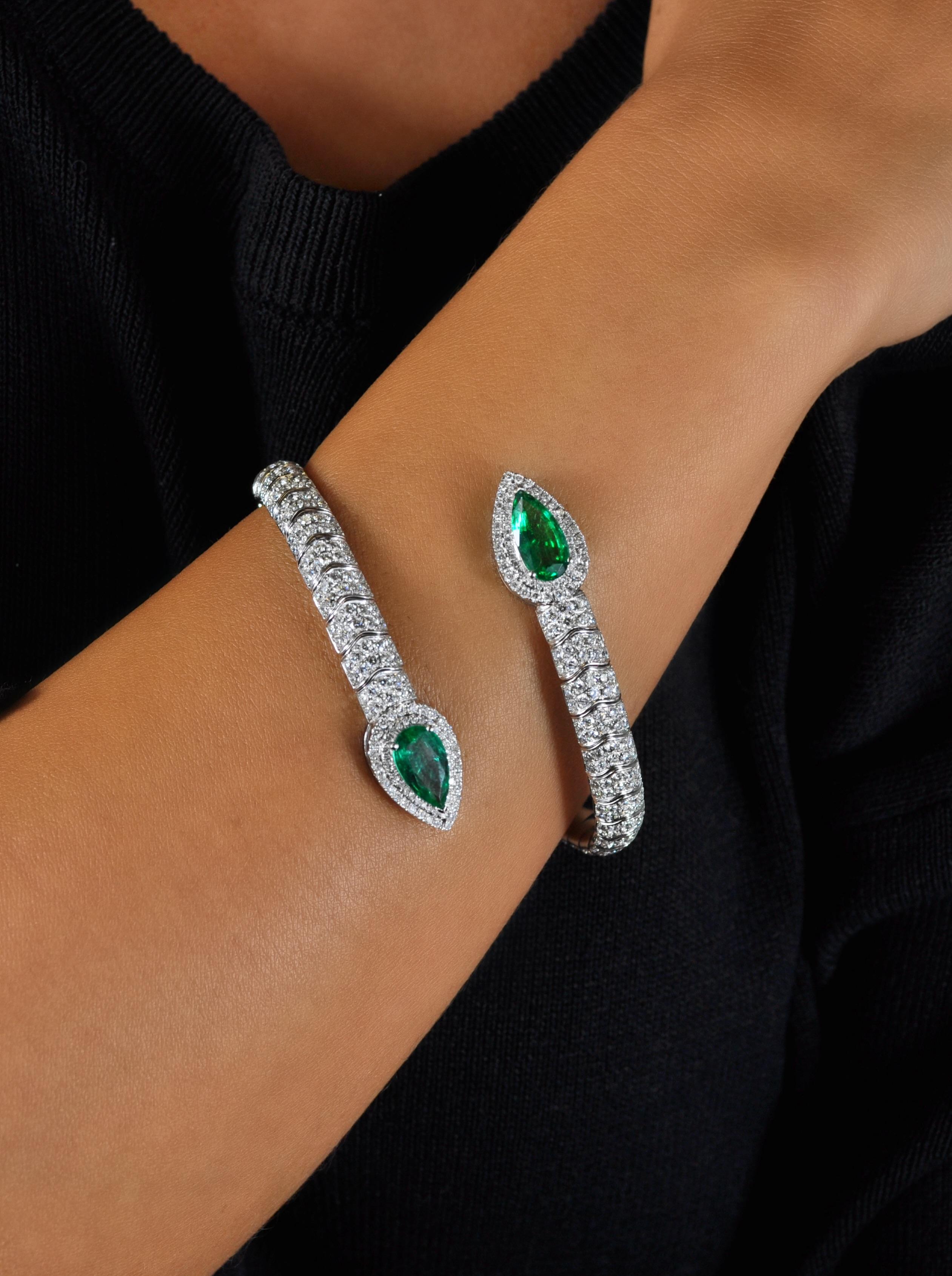 Pulsera de esmeraldas y diamantes Ruchi New York Contemporáneo en venta
