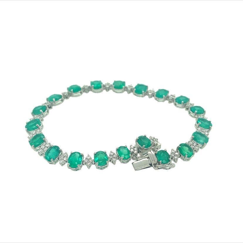 Contemporary RUCHI Oval Colombian Emerald and Brilliant Diamond White Gold Bracelet For Sale