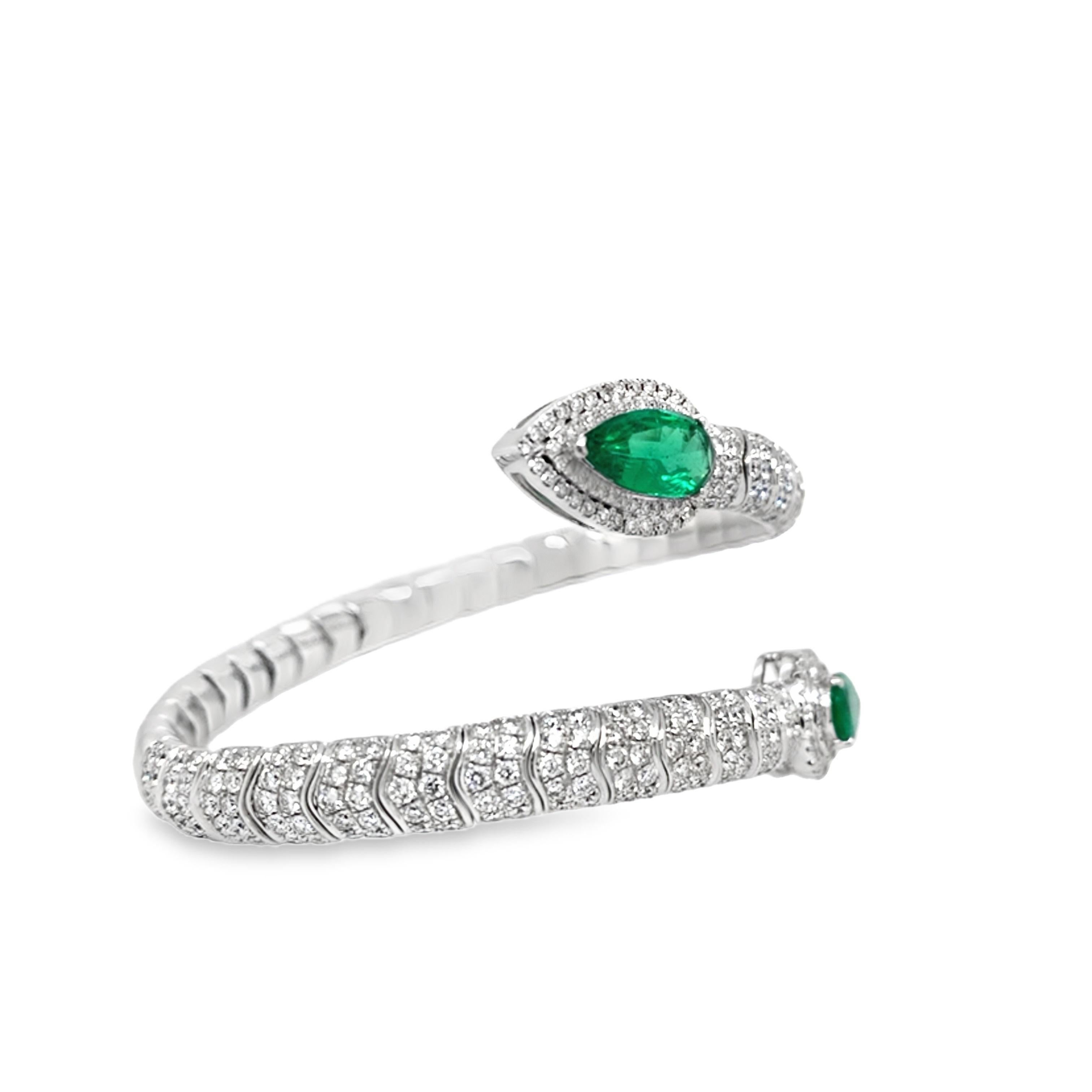 Pulsera de esmeraldas y diamantes Ruchi New York Corte mixto en venta