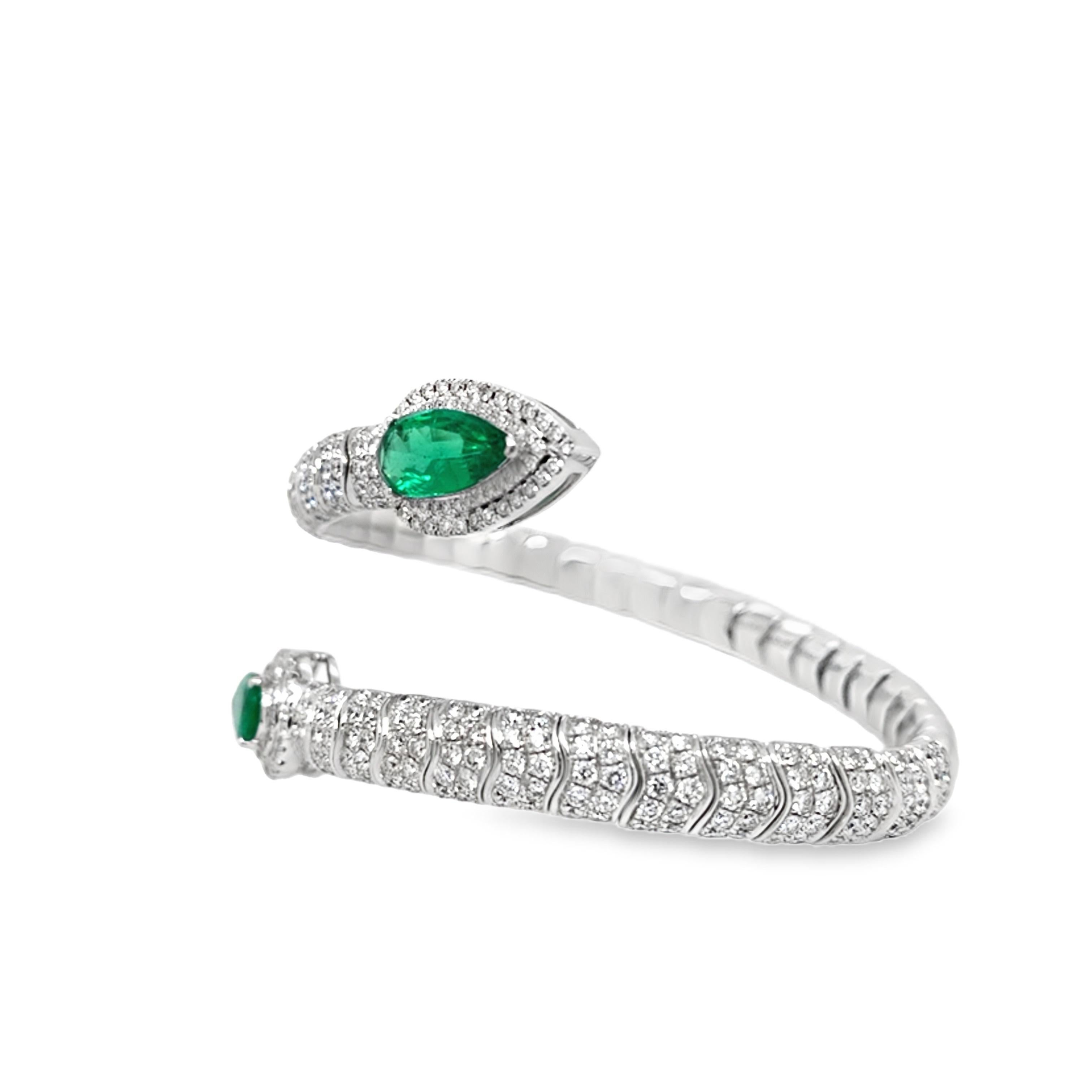 Pulsera de esmeraldas y diamantes Ruchi New York en venta 1