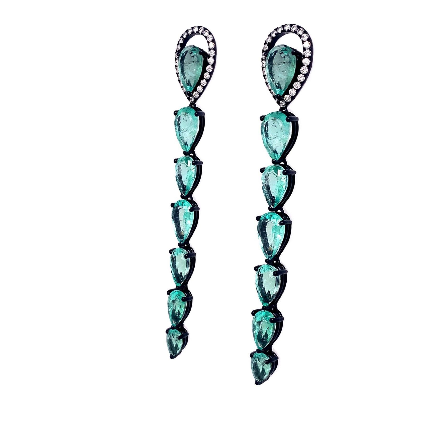 Lagoon Collection

Pear shape Emeralds with Diamonds line earring set in 18K black gold.

Emerald: 11.14 ct total weight.
Diamond: 0.41 ct total weight.
All diamonds are G-H/SI stones.