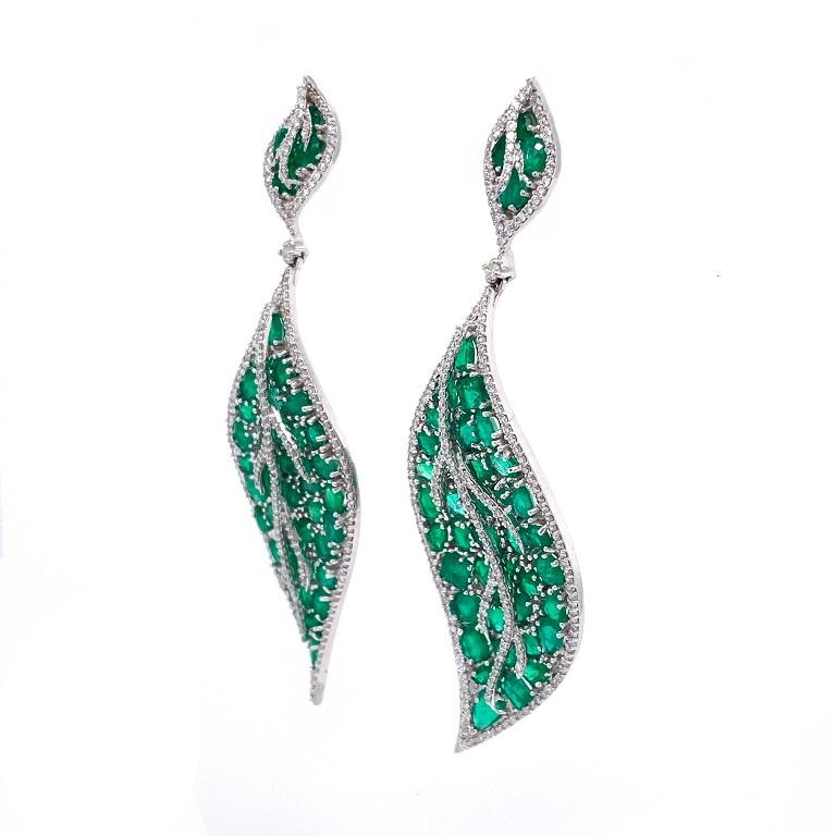 18K white gold
Emeralds: 14.27ct total weight.
Diamonds: 2.31 total weight.
All diamonds are G-H/SI stones.