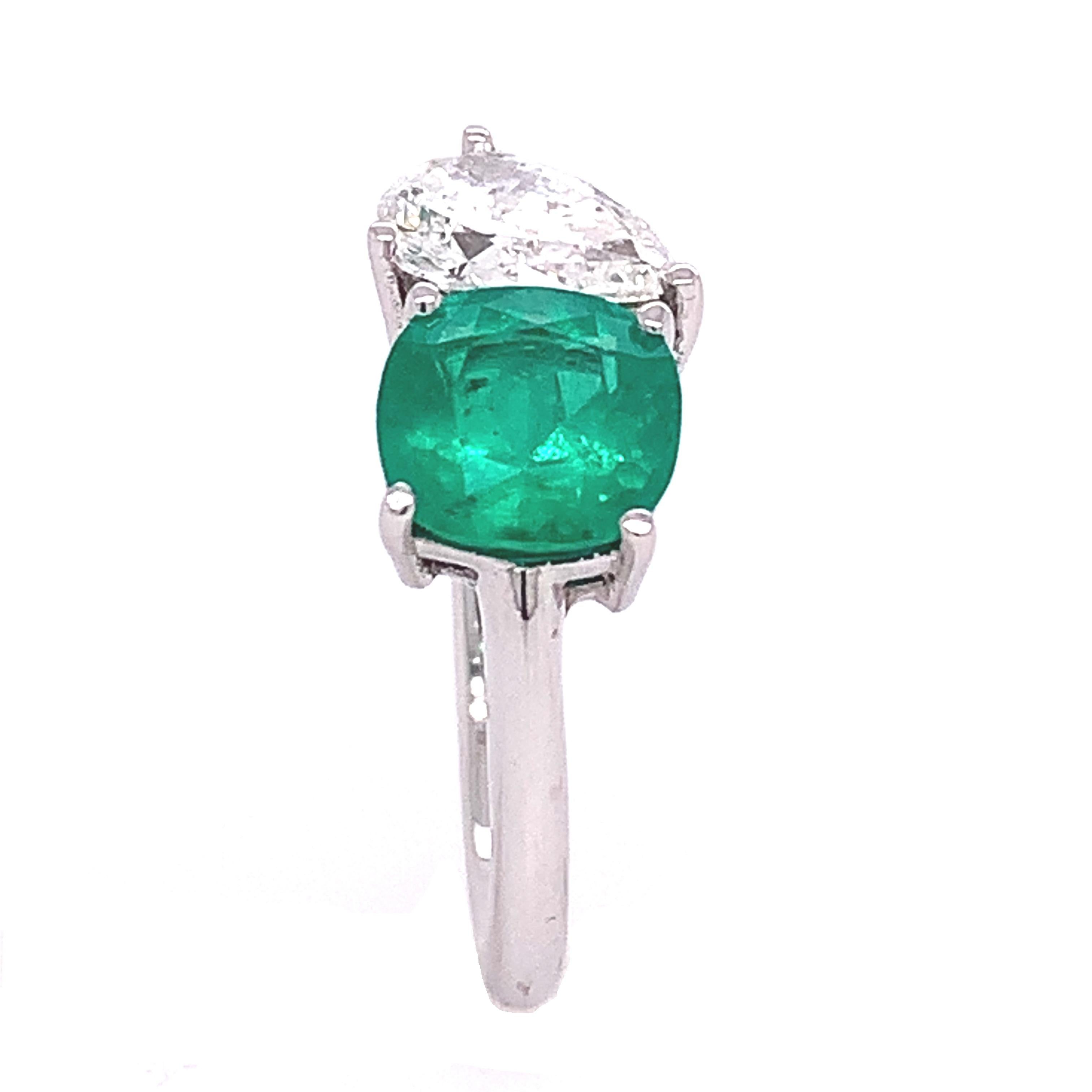 18K White Gold
Emerald: 2.36 carat
Diamond: 1.11 carat