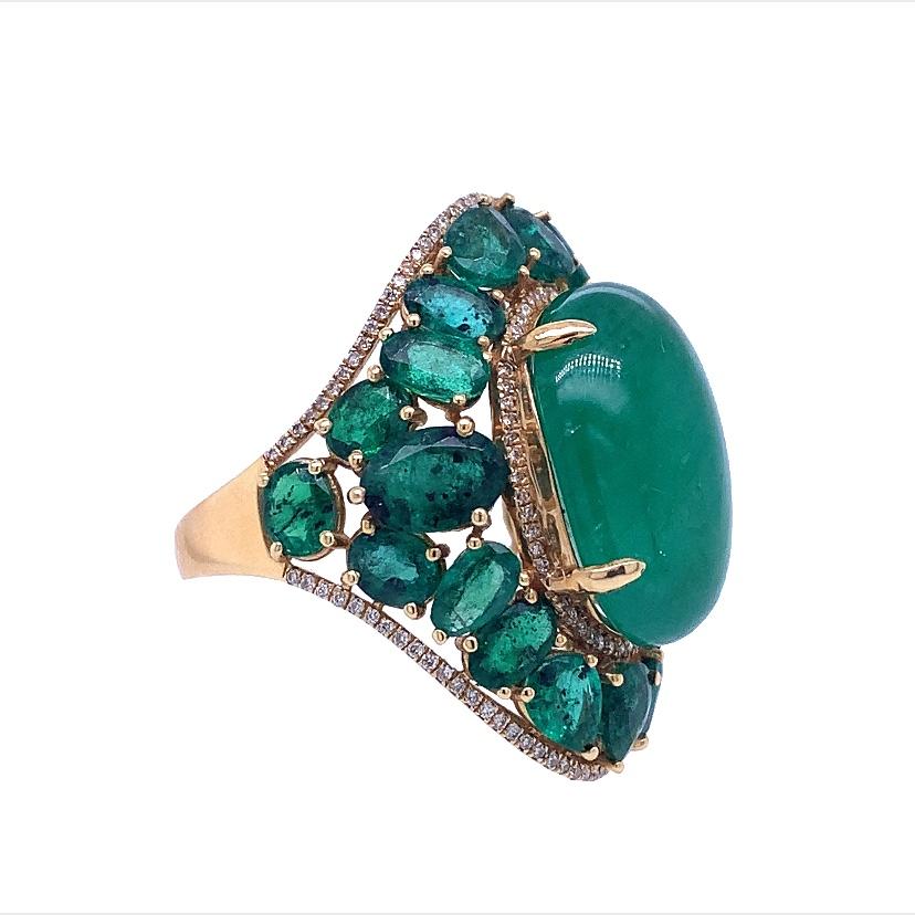 Contemporary RUCHI 11.51 Carat Colombian Emerald & Pavé Diamond Yellow Gold Cocktail Ring For Sale