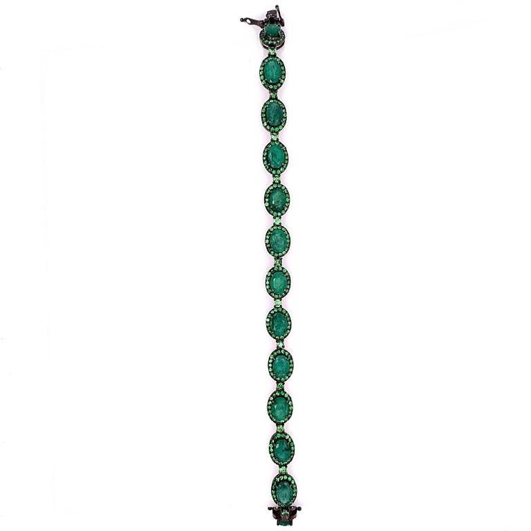RUCHI Kolumbianischer Smaragd und grüner Granat als Pavé Schwarzes Rhodium-Armband (Ovalschliff) im Angebot