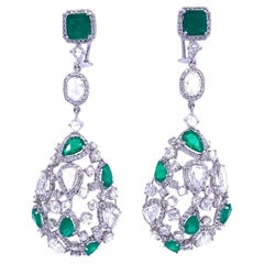 RUCHI Boucles d'oreilles chandelier en or blanc, émeraude et diamant taille rose