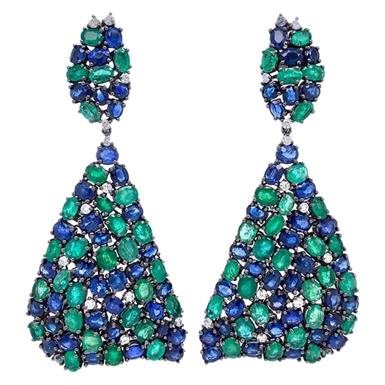 RUCHI Boucles d'oreilles chandelier en rhodium noir avec émeraudes, saphirs bleus et diamants