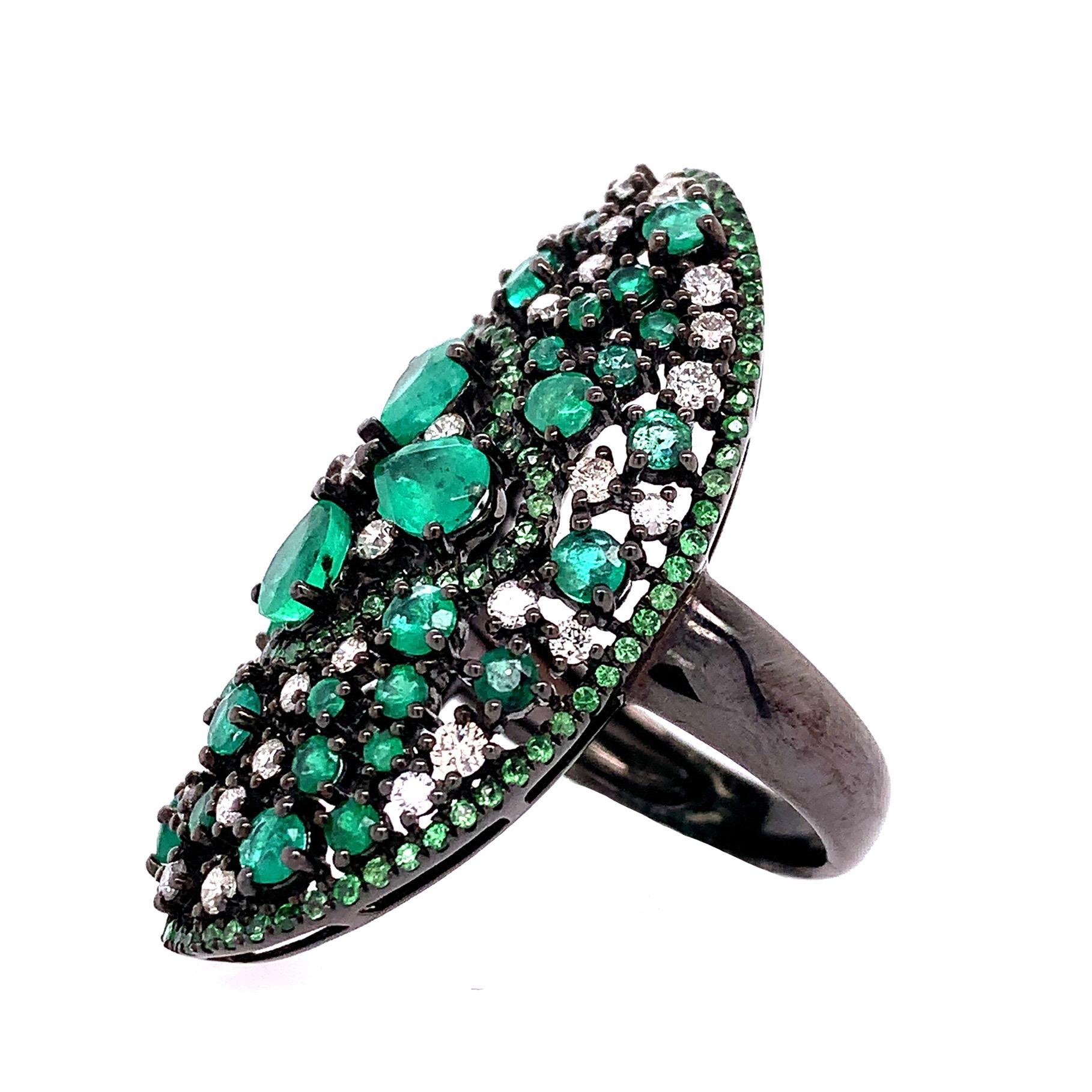 Contemporary RUCHI Emerald and Green Garnet Cluster Black Rhodium Gold Oval Cocktail Ring For Sale