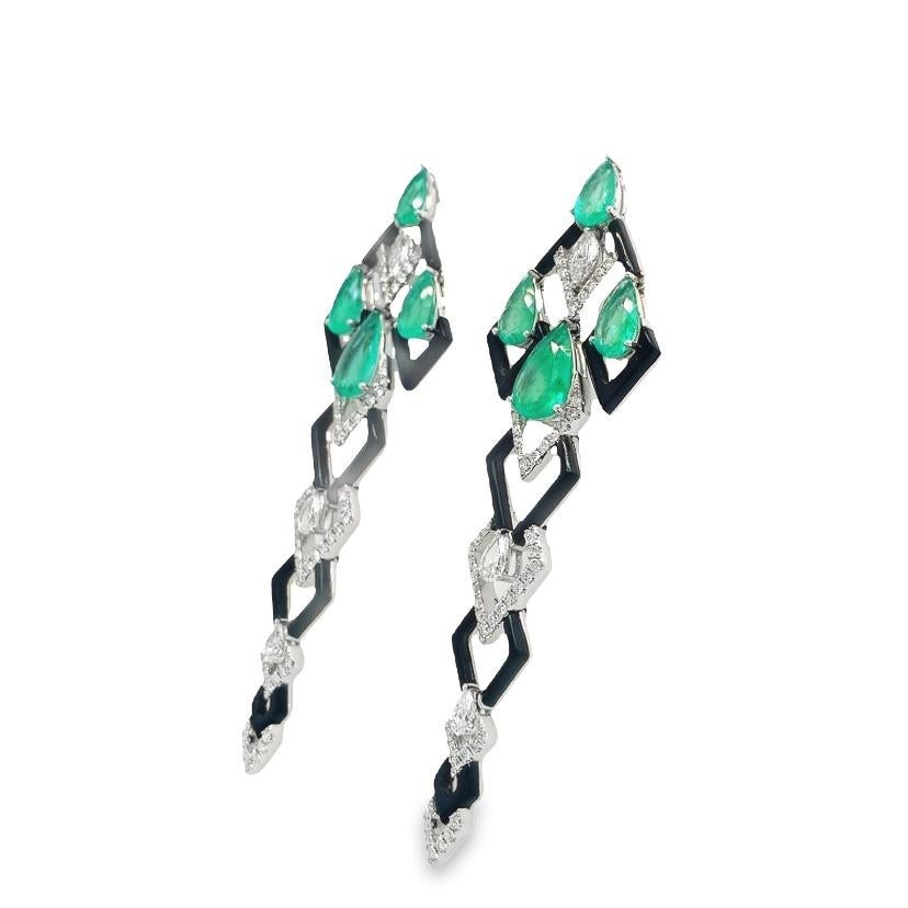 18K White Gold
Emerald- 5.15 Cts
Agate- 4.23 Cts
Diamond- 1.71 Cts
All Diamonds are G-H/SI