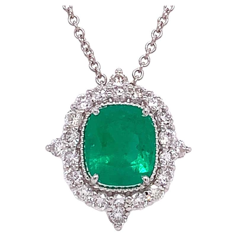 Emerald and Diamond Pendant For Sale at 1stDibs
