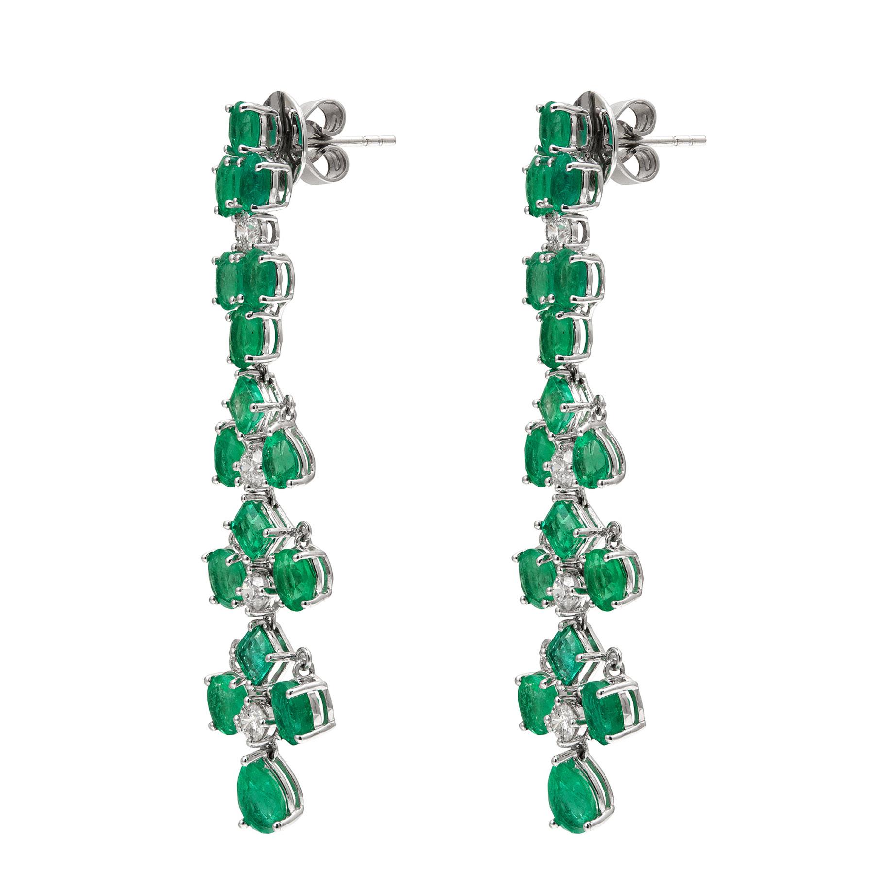 18K White Gold

Emerald: 9.91ct total weight.
Diamond: 1.04ct total weight.
All diamonds are G-H/SI stones.